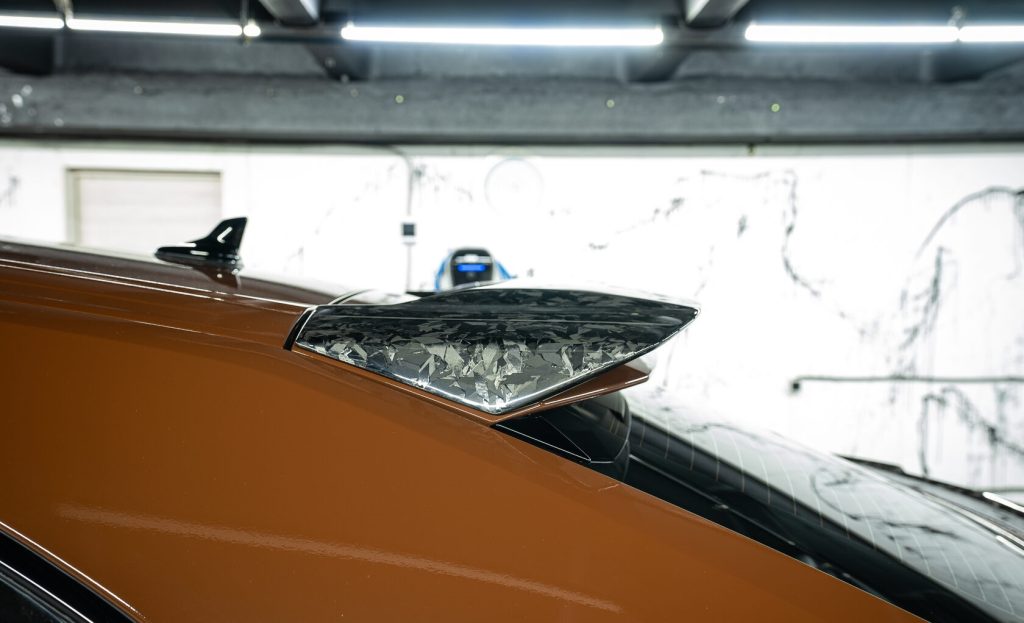 Спойлер на крышу