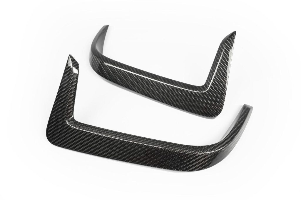 LCI Вставки в задний бампер MEGALODON