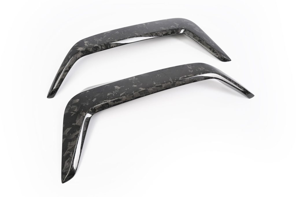 Вставки в задний бампер MEGALODON