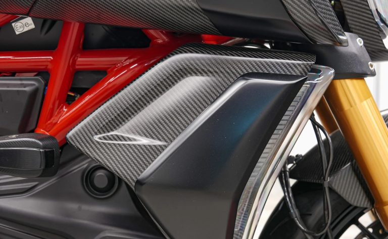 Боковые накладки поворотников VESPERTILIO