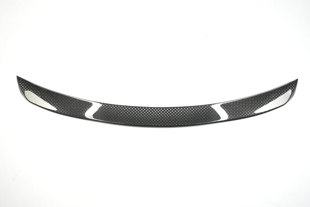 Спойлер крышки багажника CARBONADO
